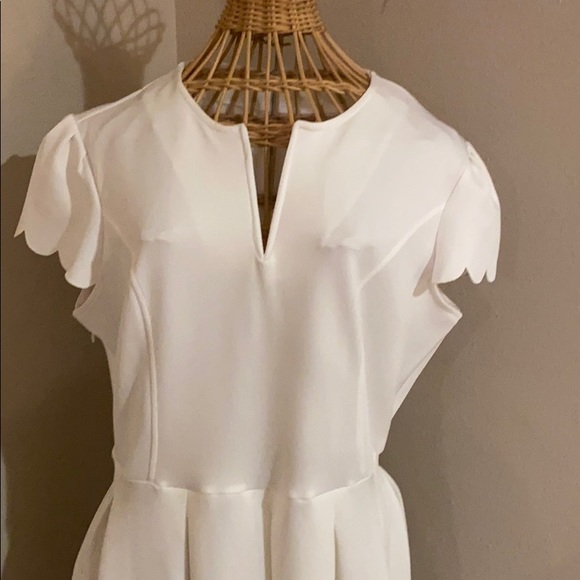 Beautiful scallop dress - Picture 3 of 4